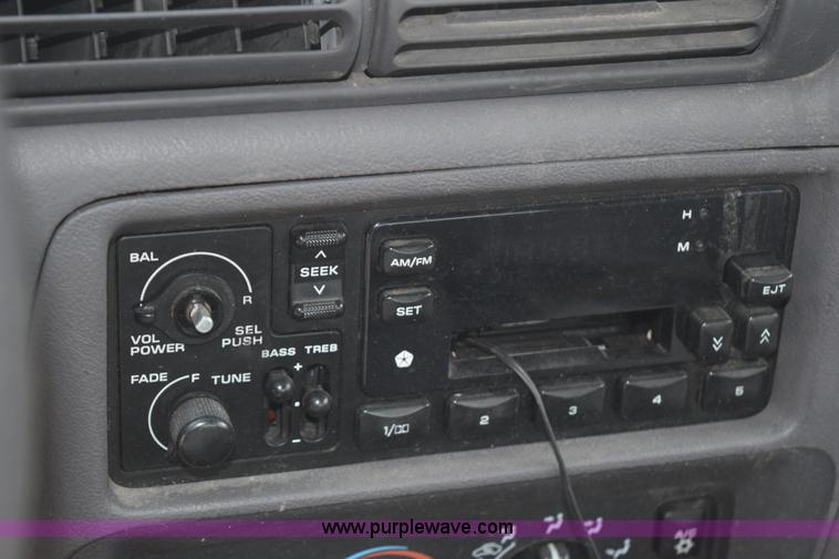 image for item K8924 1995 Dodge Intrepid