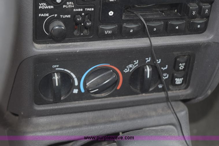 image for item K8924 1995 Dodge Intrepid