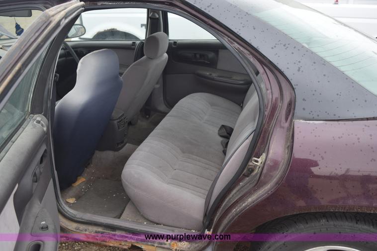 image for item K8924 1995 Dodge Intrepid