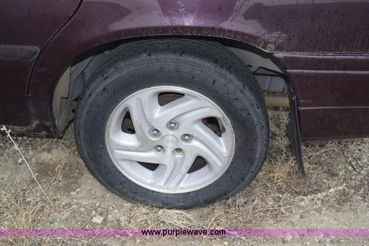 image for item K8924 1995 Dodge Intrepid