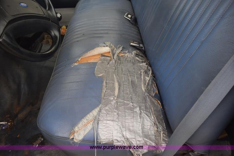 image for item K8925 1993 Ford F150 XL pickup truck