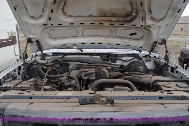 image for item K8925 1993 Ford F150 XL pickup truck