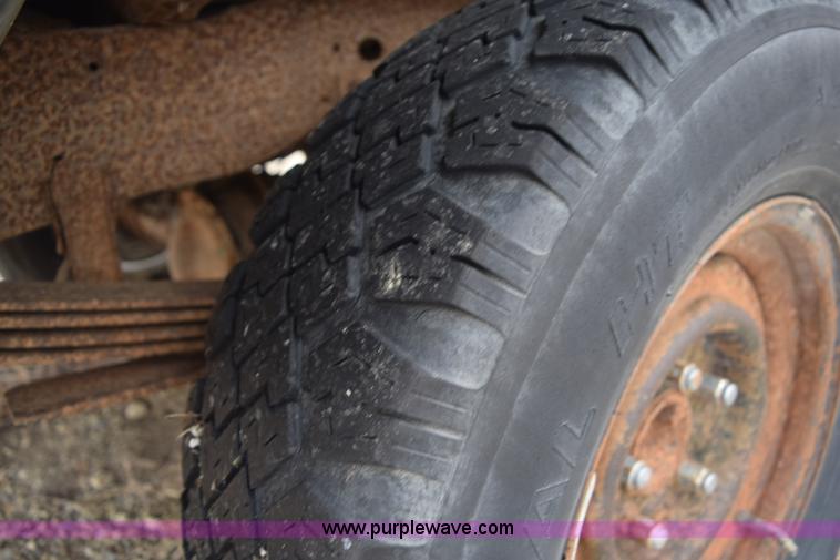 image for item K8925 1993 Ford F150 XL pickup truck