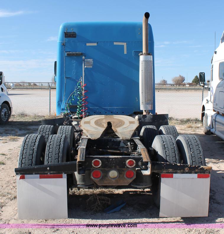 image for item AO9538 2003 Freightliner Columbia semi truck