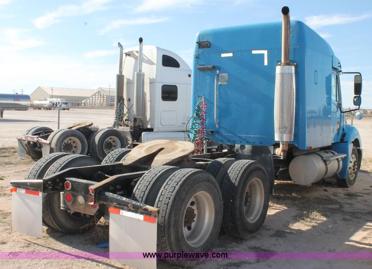 image for item AO9538 2003 Freightliner Columbia semi truck