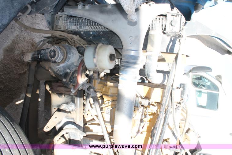 image for item AO9538 2003 Freightliner Columbia semi truck