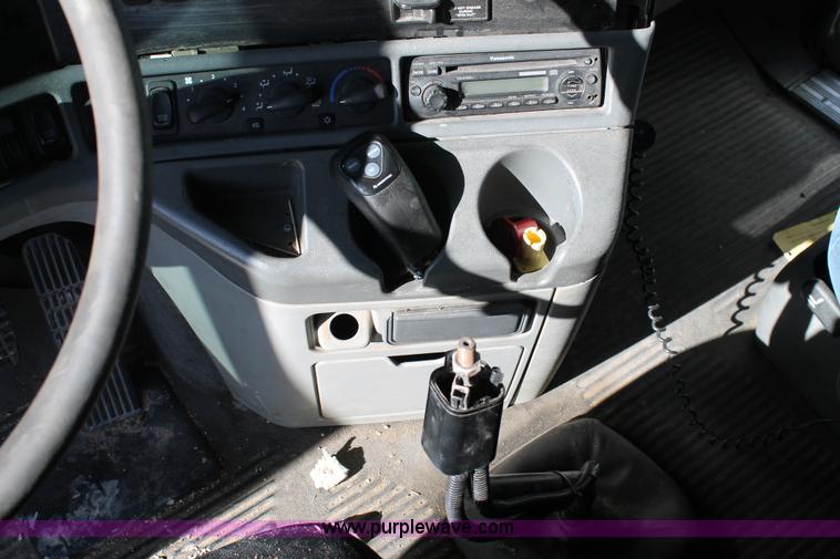 image for item AO9538 2003 Freightliner Columbia semi truck