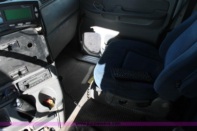 image for item AO9538 2003 Freightliner Columbia semi truck