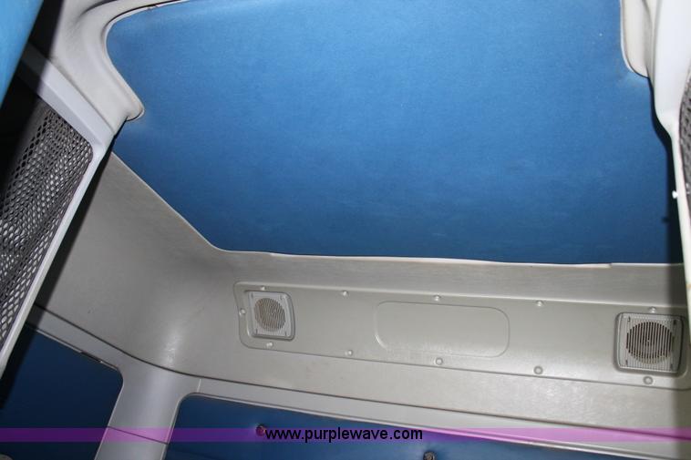 image for item AO9538 2003 Freightliner Columbia semi truck