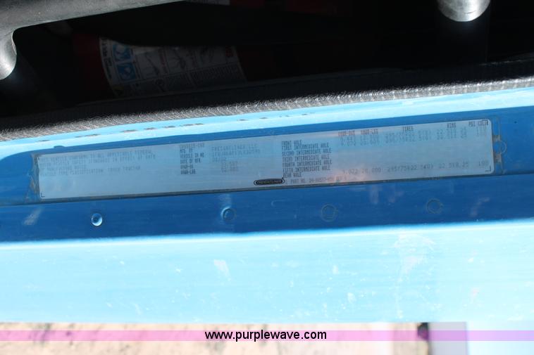 image for item AO9538 2003 Freightliner Columbia semi truck