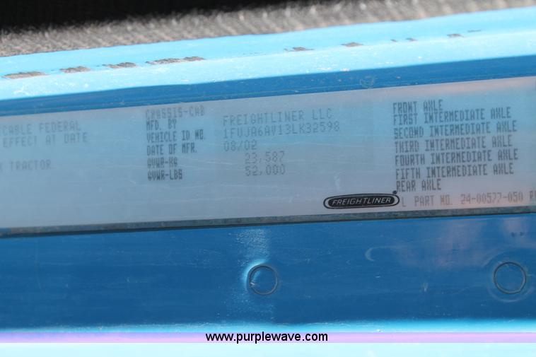 image for item AO9538 2003 Freightliner Columbia semi truck