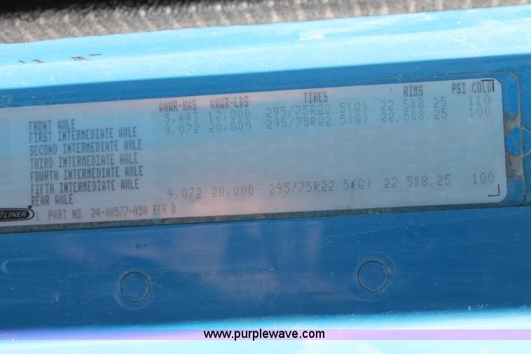 image for item AO9538 2003 Freightliner Columbia semi truck