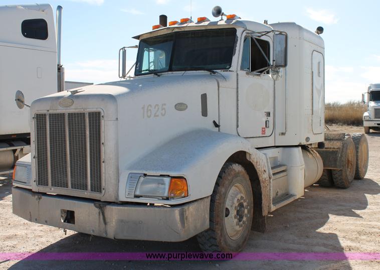 image for item AO9539 1999 Peterbilt 377 semi truck