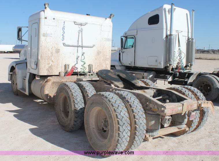 image for item AO9539 1999 Peterbilt 377 semi truck