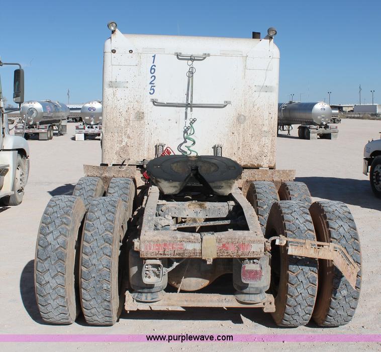 image for item AO9539 1999 Peterbilt 377 semi truck