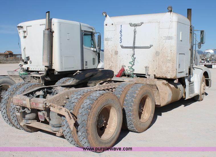 image for item AO9539 1999 Peterbilt 377 semi truck