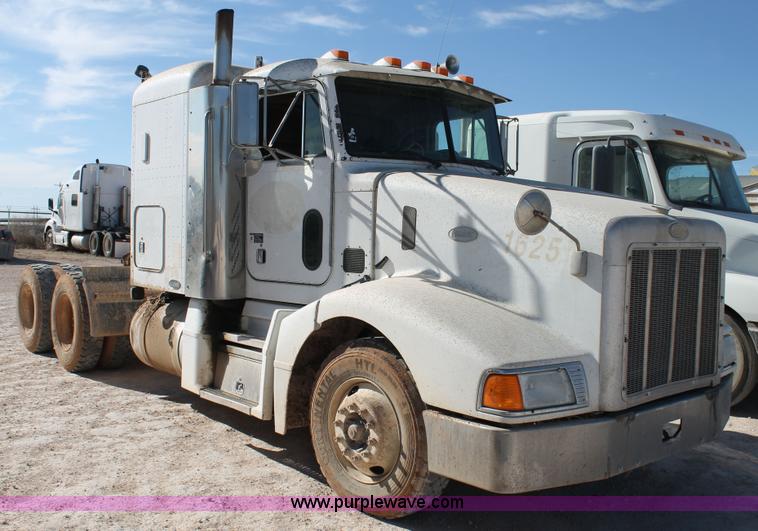 image for item AO9539 1999 Peterbilt 377 semi truck