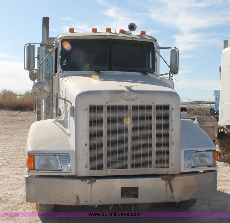 image for item AO9539 1999 Peterbilt 377 semi truck
