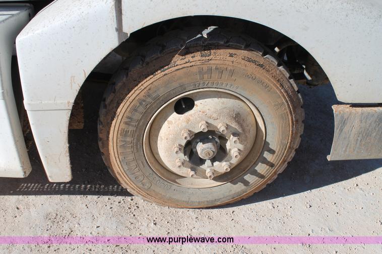 image for item AO9539 1999 Peterbilt 377 semi truck