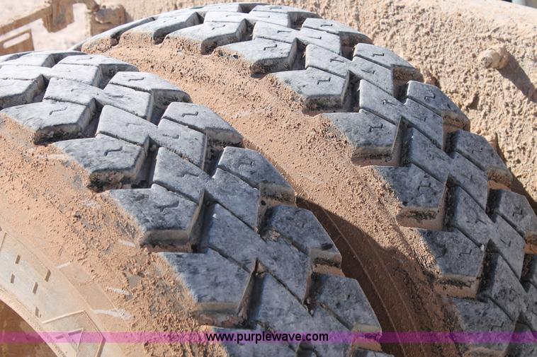 image for item AO9539 1999 Peterbilt 377 semi truck