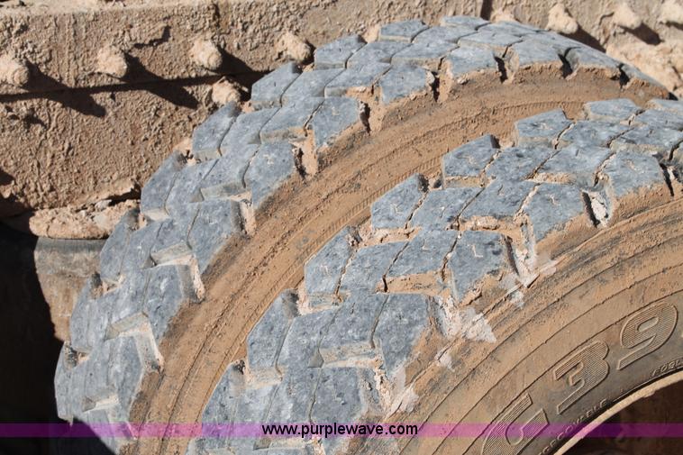 image for item AO9539 1999 Peterbilt 377 semi truck