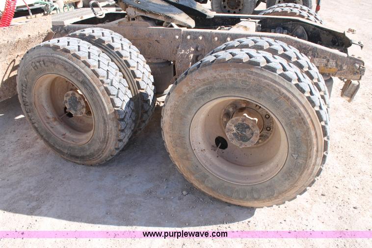 image for item AO9539 1999 Peterbilt 377 semi truck