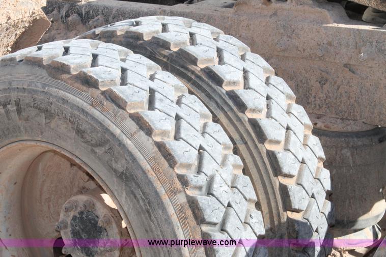 image for item AO9539 1999 Peterbilt 377 semi truck