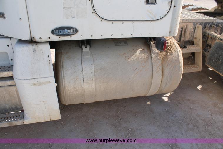 image for item AO9539 1999 Peterbilt 377 semi truck