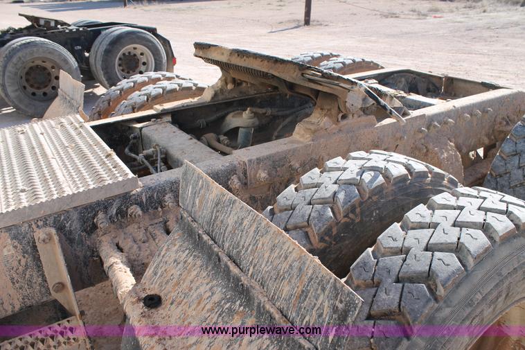 image for item AO9539 1999 Peterbilt 377 semi truck