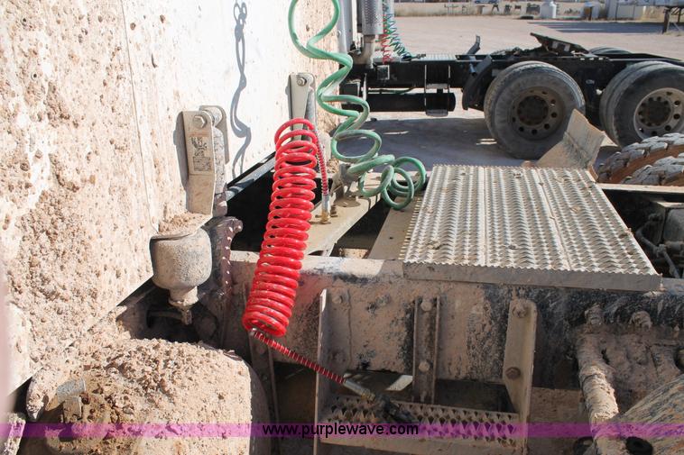 image for item AO9539 1999 Peterbilt 377 semi truck