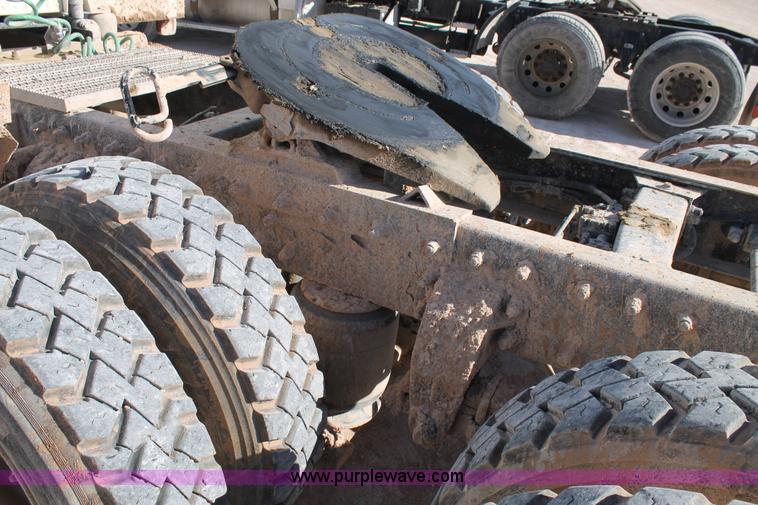 image for item AO9539 1999 Peterbilt 377 semi truck