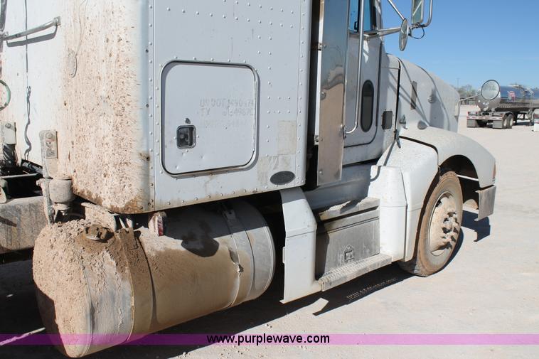image for item AO9539 1999 Peterbilt 377 semi truck