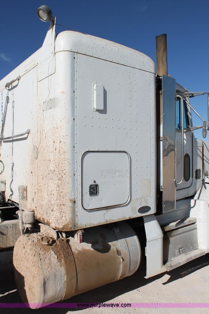 image for item AO9539 1999 Peterbilt 377 semi truck