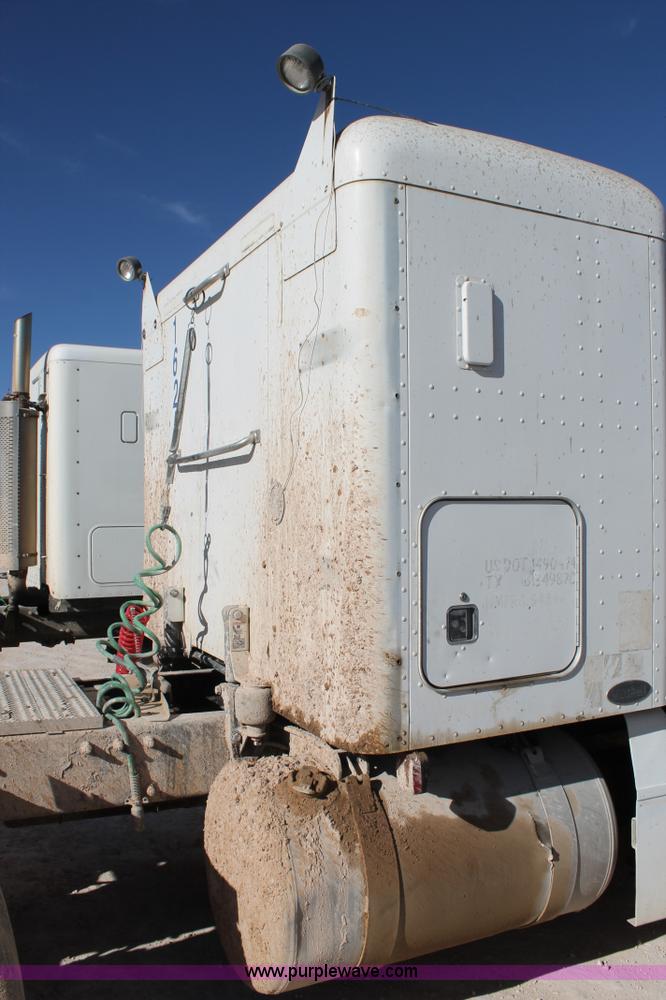 image for item AO9539 1999 Peterbilt 377 semi truck