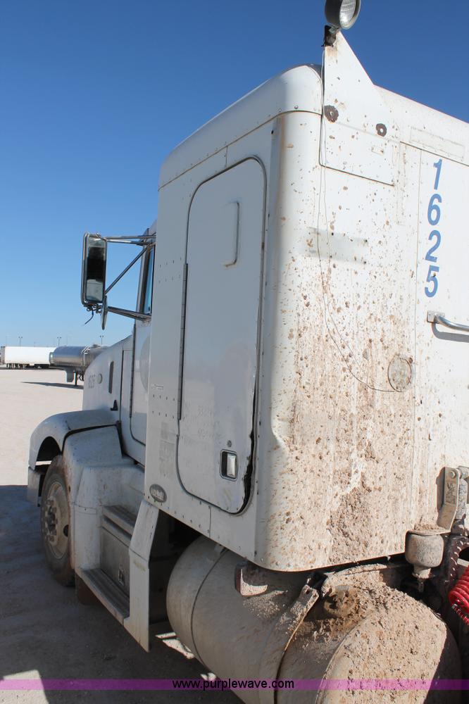 image for item AO9539 1999 Peterbilt 377 semi truck