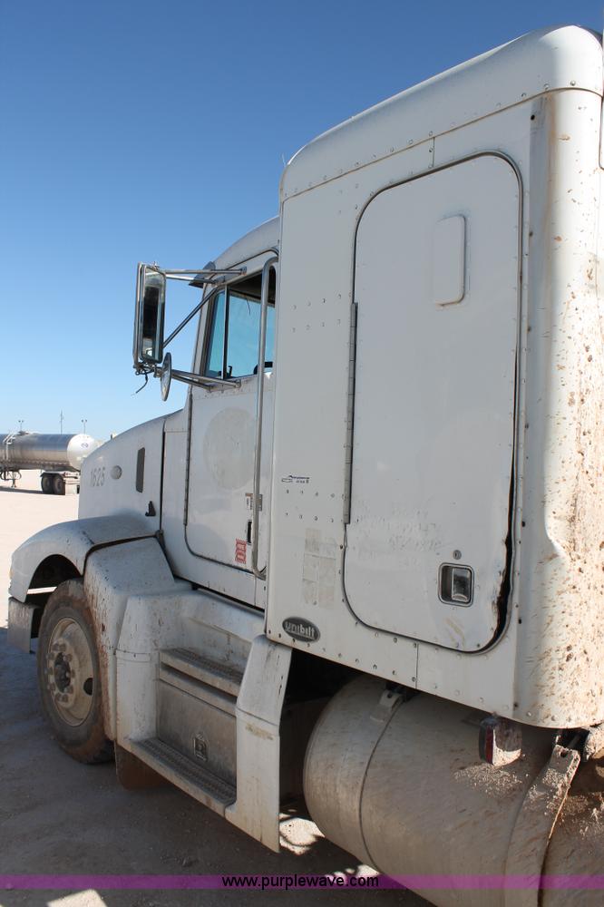 image for item AO9539 1999 Peterbilt 377 semi truck