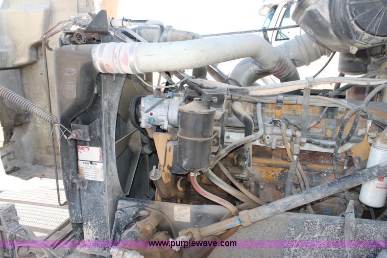 image for item AO9539 1999 Peterbilt 377 semi truck