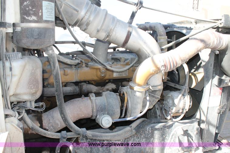 image for item AO9539 1999 Peterbilt 377 semi truck