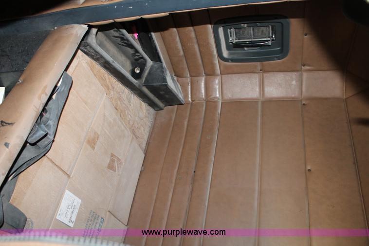 image for item AO9539 1999 Peterbilt 377 semi truck