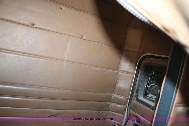 image for item AO9539 1999 Peterbilt 377 semi truck