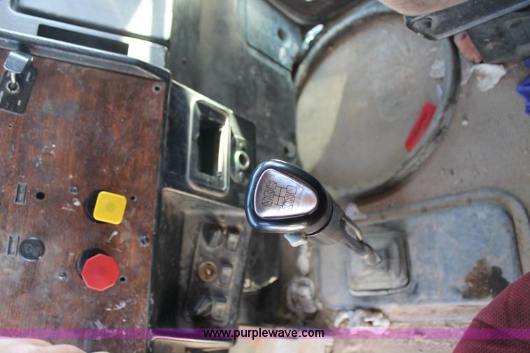 image for item AO9539 1999 Peterbilt 377 semi truck