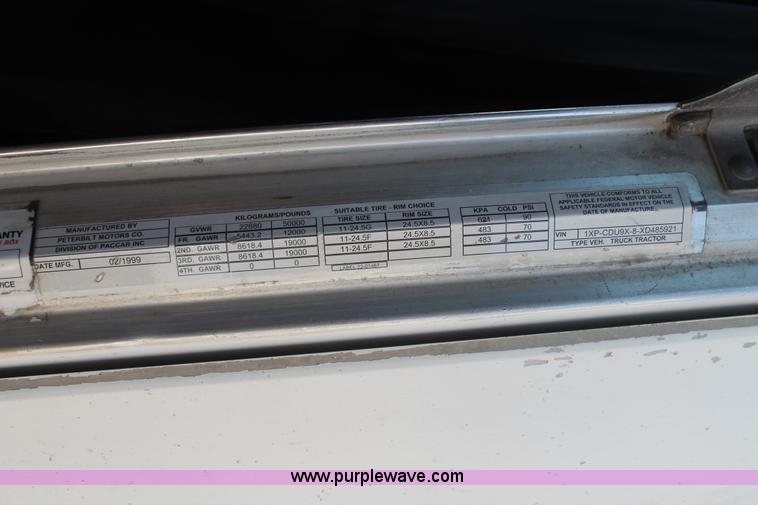 image for item AO9539 1999 Peterbilt 377 semi truck