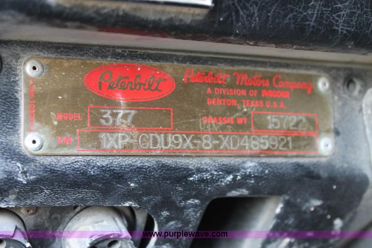image for item AO9539 1999 Peterbilt 377 semi truck