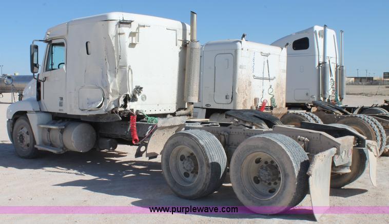 image for item AO9540 2003 Freightliner Century Class ST120 semi truck