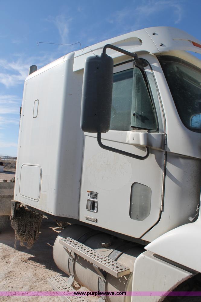 image for item AO9540 2003 Freightliner Century Class ST120 semi truck