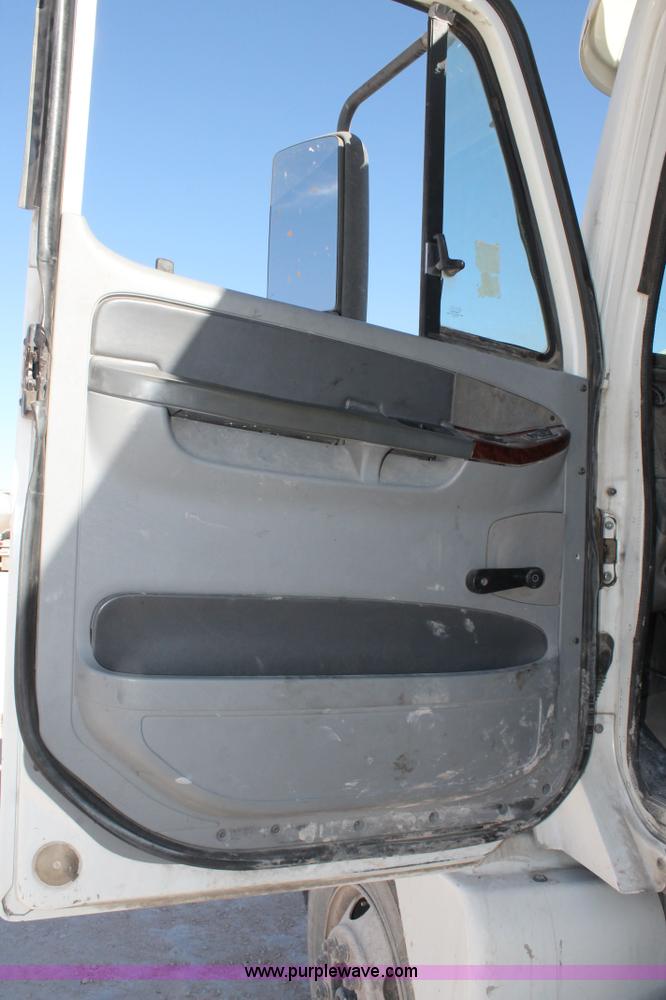 image for item AO9540 2003 Freightliner Century Class ST120 semi truck