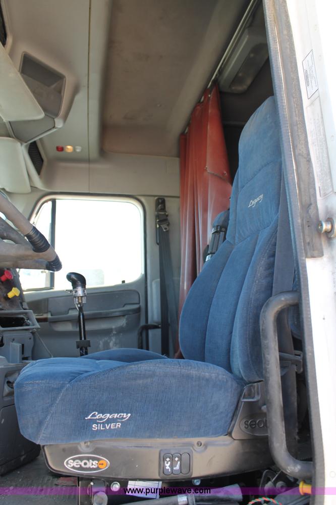 image for item AO9540 2003 Freightliner Century Class ST120 semi truck