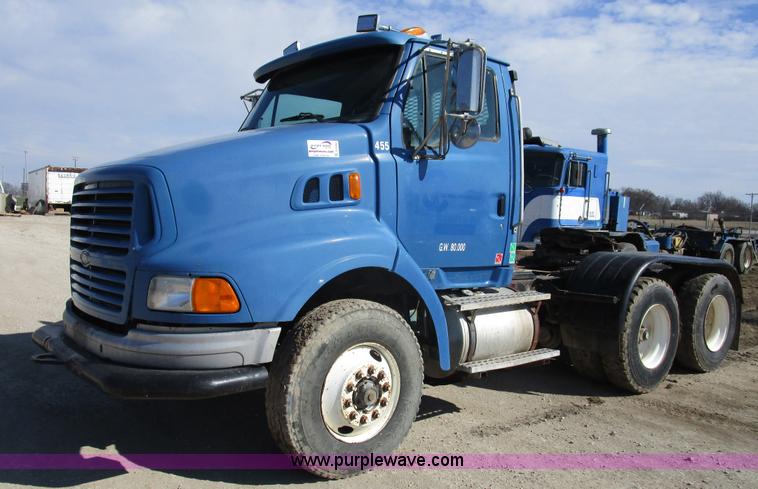 image for item D2352 1998 Ford AT9513 semi truck