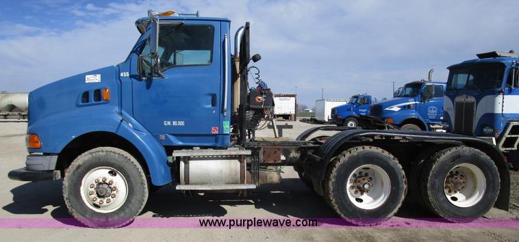 image for item D2352 1998 Ford AT9513 semi truck