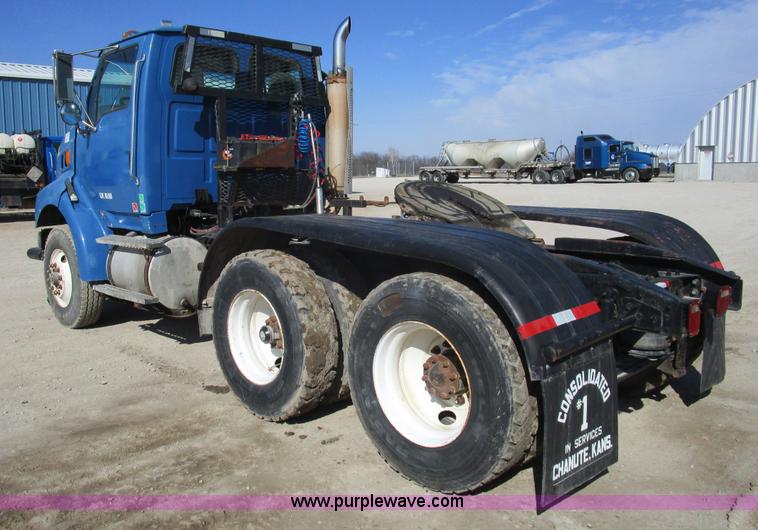 image for item D2352 1998 Ford AT9513 semi truck